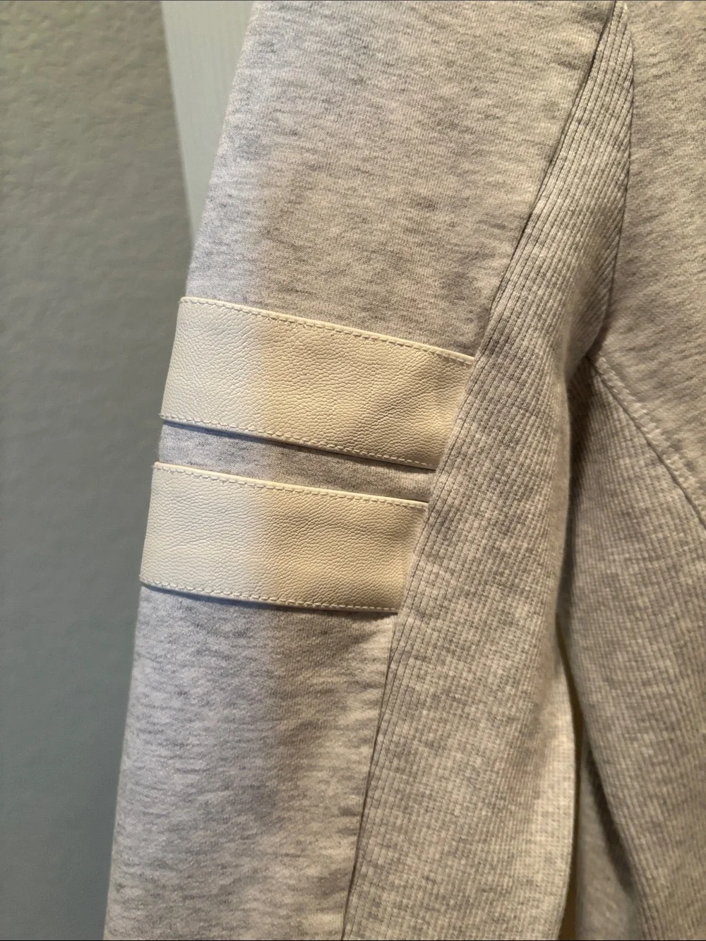blanc noir Maitri Cropped Sweatshirt - Picture 5 of 7